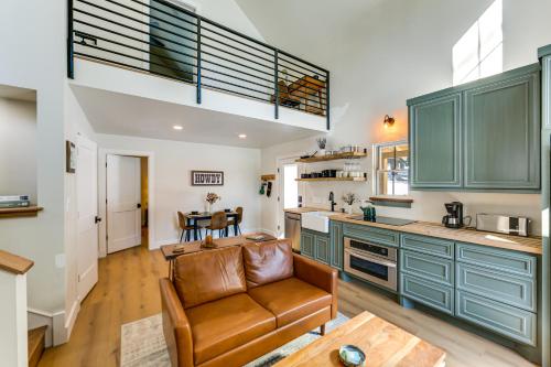 Brand-New Cabin 5 Wooded Acres, 4 Mi to Ligonier! in 萊格奈爾