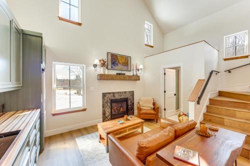Brand-New Cabin 5 Wooded Acres, 4 Mi to Ligonier! in 萊格奈爾