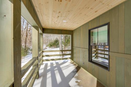 Brand-New Cabin 5 Wooded Acres, 4 Mi to Ligonier! in 萊格奈爾