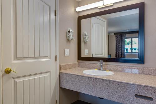 Hotel Seville - Ontario Airport/Chino - image 17