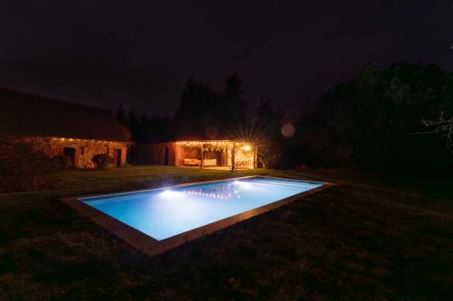 Manoir normand du 17e siècle avec piscine chauffée (Manoir normand du 17e siecle avec piscine chauffee) in La Ferte-Frenel