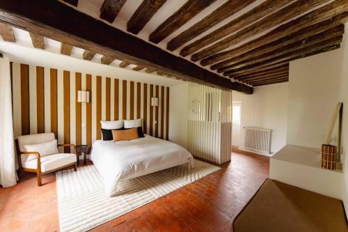 Manoir normand du 17e siècle avec piscine chauffée (Manoir normand du 17e siecle avec piscine chauffee) in La Ferte-Frenel