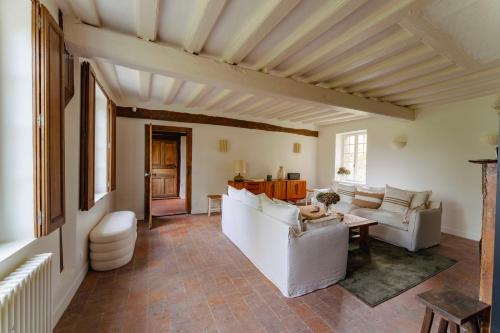 Manoir normand du 17e siècle avec piscine chauffée (Manoir normand du 17e siecle avec piscine chauffee) in La Ferte-Frenel