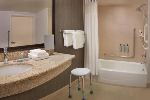 King Room - Mobility Access/Bathtub/Hearing Access