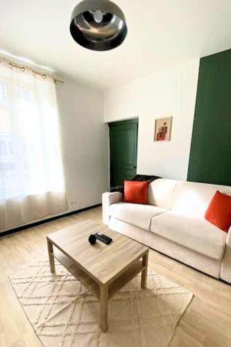 Istaba viesiem, City Nest Cosy et Spacieux in Le Peage De Roussillon