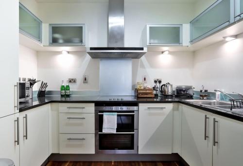 Amazing 2 bed in Canary Wharf - image 11