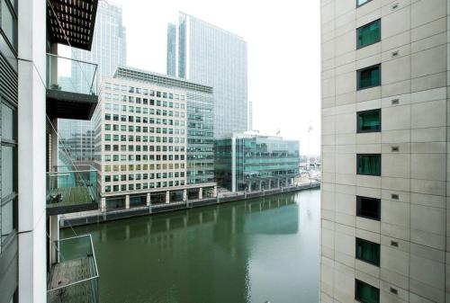Amazing 2 bed in Canary Wharf - image 3