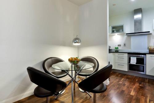 Amazing 2 bed in Canary Wharf - image 4