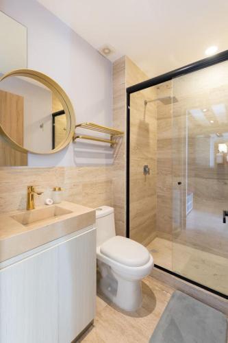 Loft de diseno con aire acondicionado y cama king size - image 5