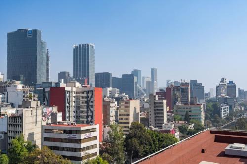 Loft de diseno con aire acondicionado y cama king size - image 4