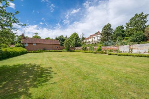 Dārzs, Gardeners Cottage by Group Retreats in Layham