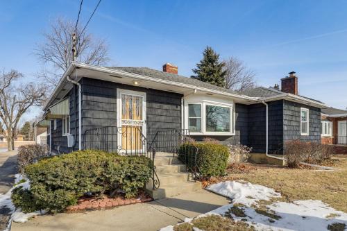 Spacious and Peaceful Suburban Home in Lansing! in 蘭辛