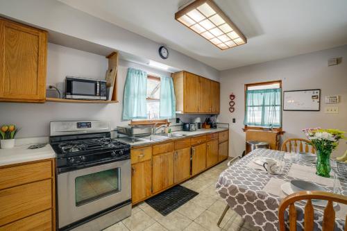 Spacious and Peaceful Suburban Home in Lansing! in 蘭辛
