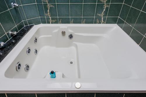 Rainbow Motel (Adult Only) in จันเดีย