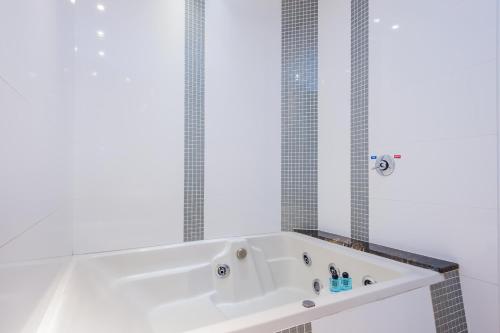 Rainbow Motel (Adult Only) in จันเดีย