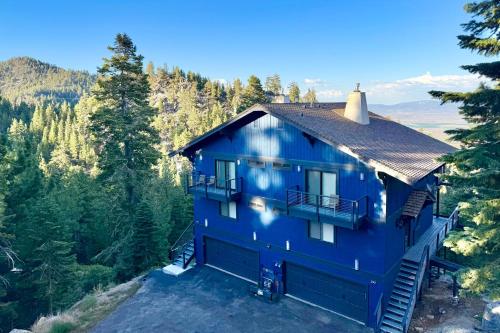 Modern Heavenly Ski Resort Mountain-Top Retreat in Kingsbury (NV)