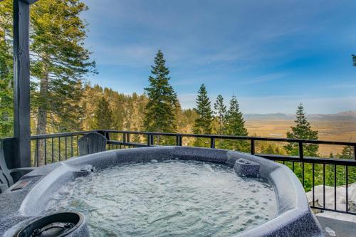 Modern Heavenly Ski Resort Mountain-Top Retreat in Kingsbury (NV)