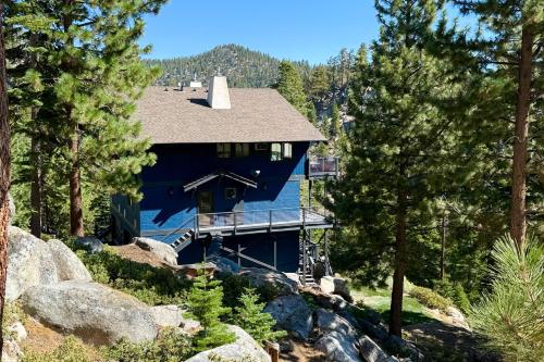 Modern Heavenly Ski Resort Mountain-Top Retreat in Kingsbury (NV)