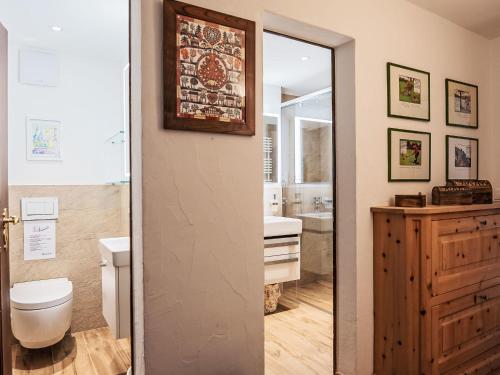 חדר אמבטיה, Apartment Chesa Saira 2 by Interhome in סילבפלנה