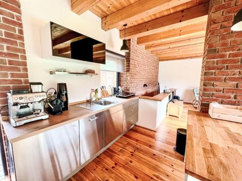 ห้องครัว, Chalet Peklo Hrádeček by Interhome (Chalet Peklo Hradecek by Interhome) in วิชิเซ