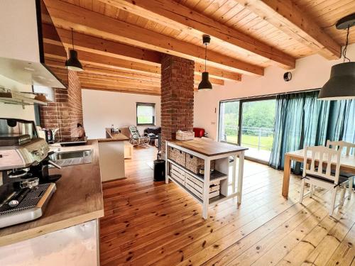 ห้องครัว, Chalet Peklo Hrádeček by Interhome (Chalet Peklo Hradecek by Interhome) in วิชิเซ