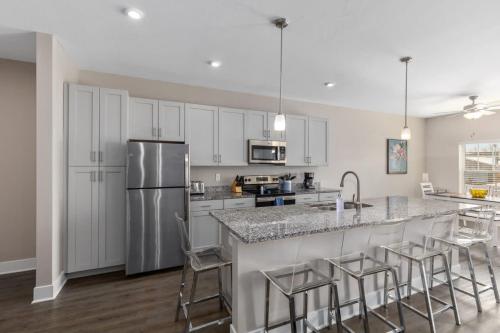 Modern 2BR & 2BA Condo with Garage & Patio – khách sạn tại Wyoming
