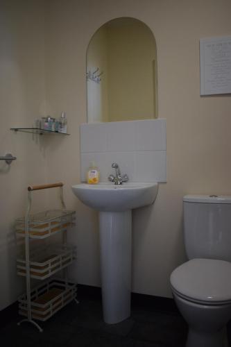 Barton Guest House - image 5
