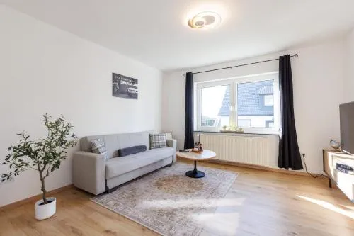 Ruhiges Business Apartment mit Balkon & Parkplatz - AMA Home AMALI in Hiddenhausen, Deutschland
