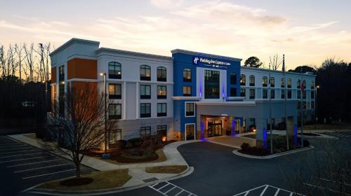 Wingate by Wyndham State Arena Raleigh/Cary Hotel - image 28