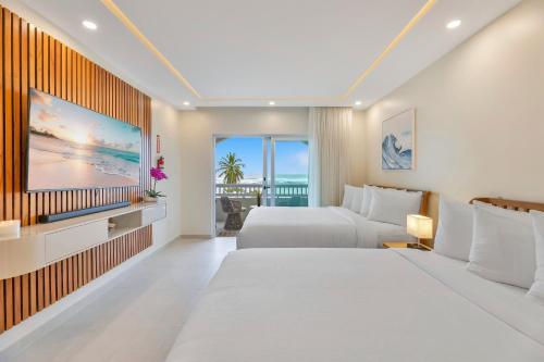 Modern 2BR Retreat in Vega Baja with Balcony Area! – khách sạn tại Dorado