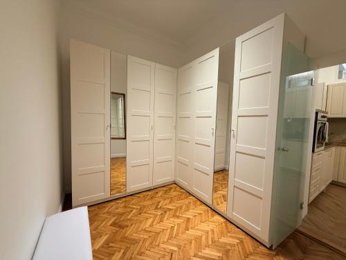 Crown Ultracentral - Stylish Central Apartment - image 4