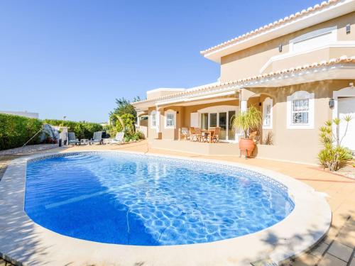 Holiday Home Ferienvilla Casa Rita mit privatem Pool by Interhome – khách sạn tại Caleira