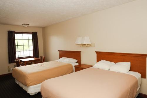 Deerfield Lodge in Acworth
