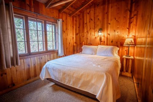 Quintessential Northwoods - Traditional Cabin - Parking - Fast Wi-Fi CB03 in Babbitt