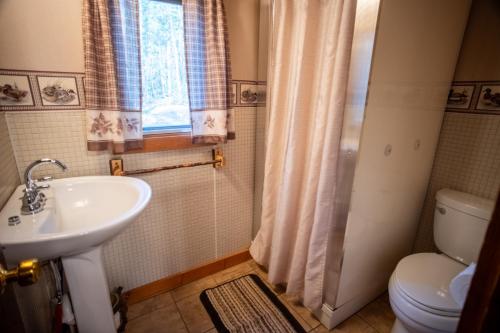Vannituba, Quintessential Northwoods - Traditional Cabin - Parking - Fast Wi-Fi CB03 in Babbitt