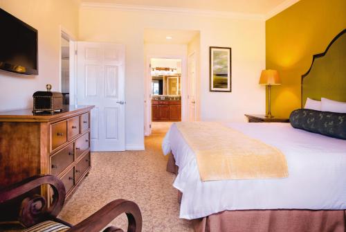 WorldMark Reunion Wyndham VR Reunion at Orlando is conveniently located in the popular Disney - Maingate West area. The property has everything you need for a comfortable stay. Service-minded staff will welcome and gui