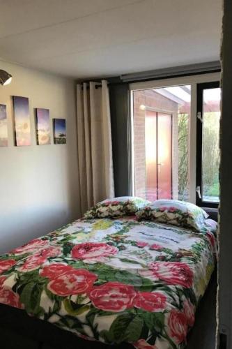 Holiday Home Schone Ferienhaus in einem familienfreundlichen Ferienpark mit gemeinschaftlich by Inte in Tholen
