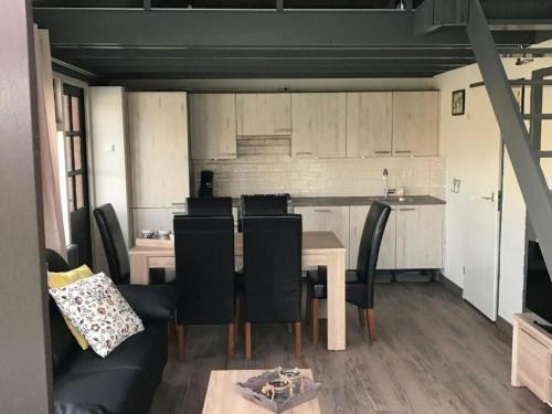 Holiday Home Schone Ferienhaus in einem familienfreundlichen Ferienpark mit gemeinschaftlich by Inte in Tholen