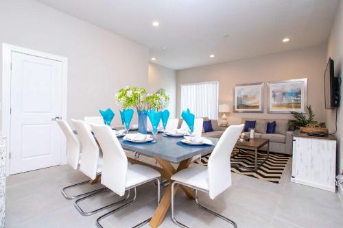 Gorgeous 4 Bedroom Family Friendly Close to Disney 7573 - image 21