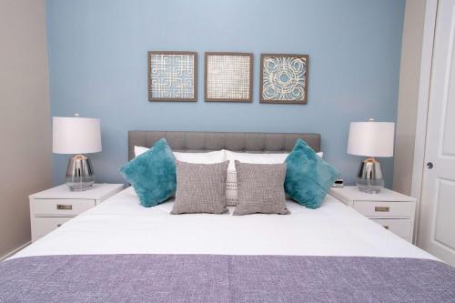 Gorgeous 4 Bedroom Family Friendly Close to Disney 7573 - image 30