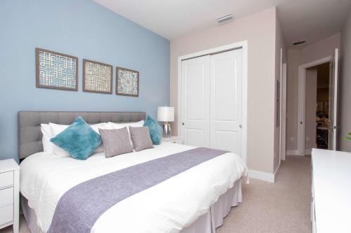 Gorgeous 4 Bedroom Family Friendly Close to Disney 7573 - image 28