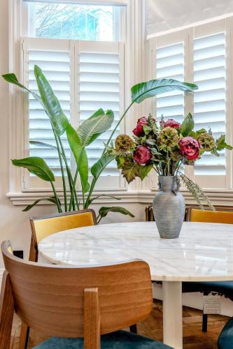 Modern spacious studio in Chelsea by Kings Road - image 3
