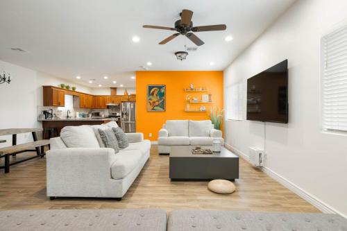 New! Near Ballparks, Stadium, Raceway, 4 TVs, Fast WiFI