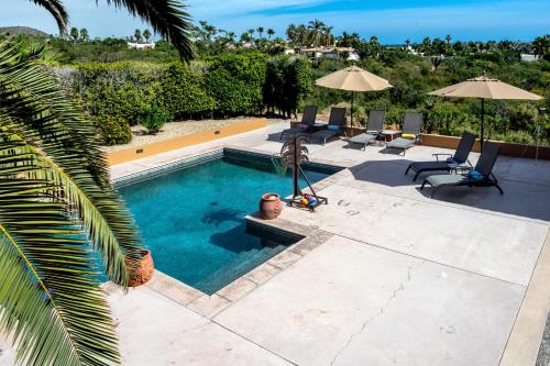 Steps to Sand: Ocean-View Cabo Home w/ Heated Pool