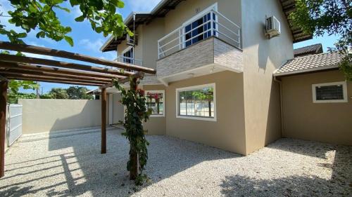Casa em Mariscal 300m da praia Bombinhas – khách sạn tại Morrinhos