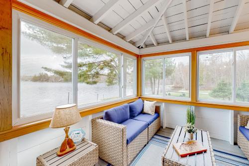 3BR Lakefront Dog-Friendly w/ Dock in Dexter (ME)