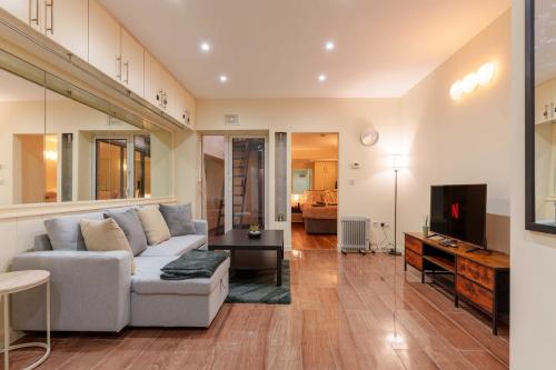 Cosy whole flat in vibrant Camden Market Town