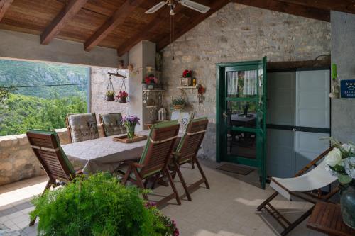 Balkons/terase, Holiday home with hot tub Svinisce, Omis - 25178 in Svinisce