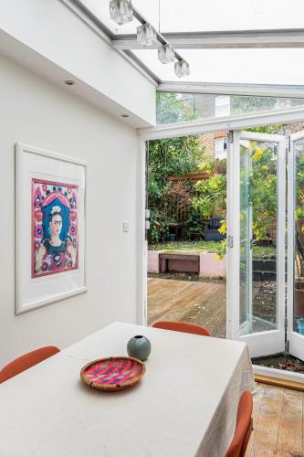 2-Bed in Maida Vale with Private Garden - image 9