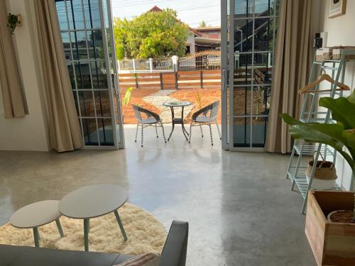 Studio Thakhek-private loft with terasse in South Thakhek